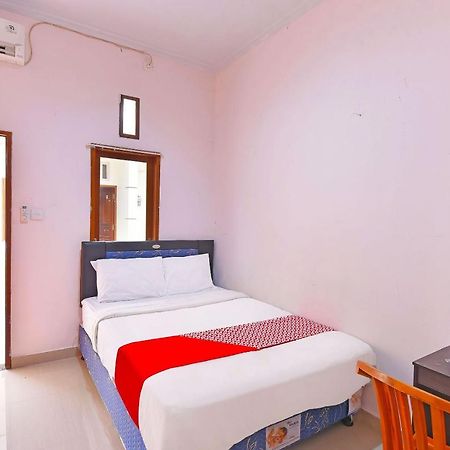 Oyo 91445 Sandat Guest House Денпасар Екстериор снимка