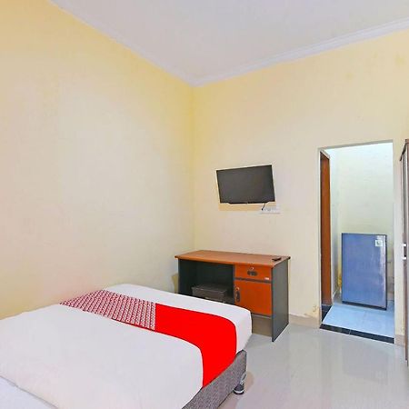 Oyo 91445 Sandat Guest House Денпасар Екстериор снимка