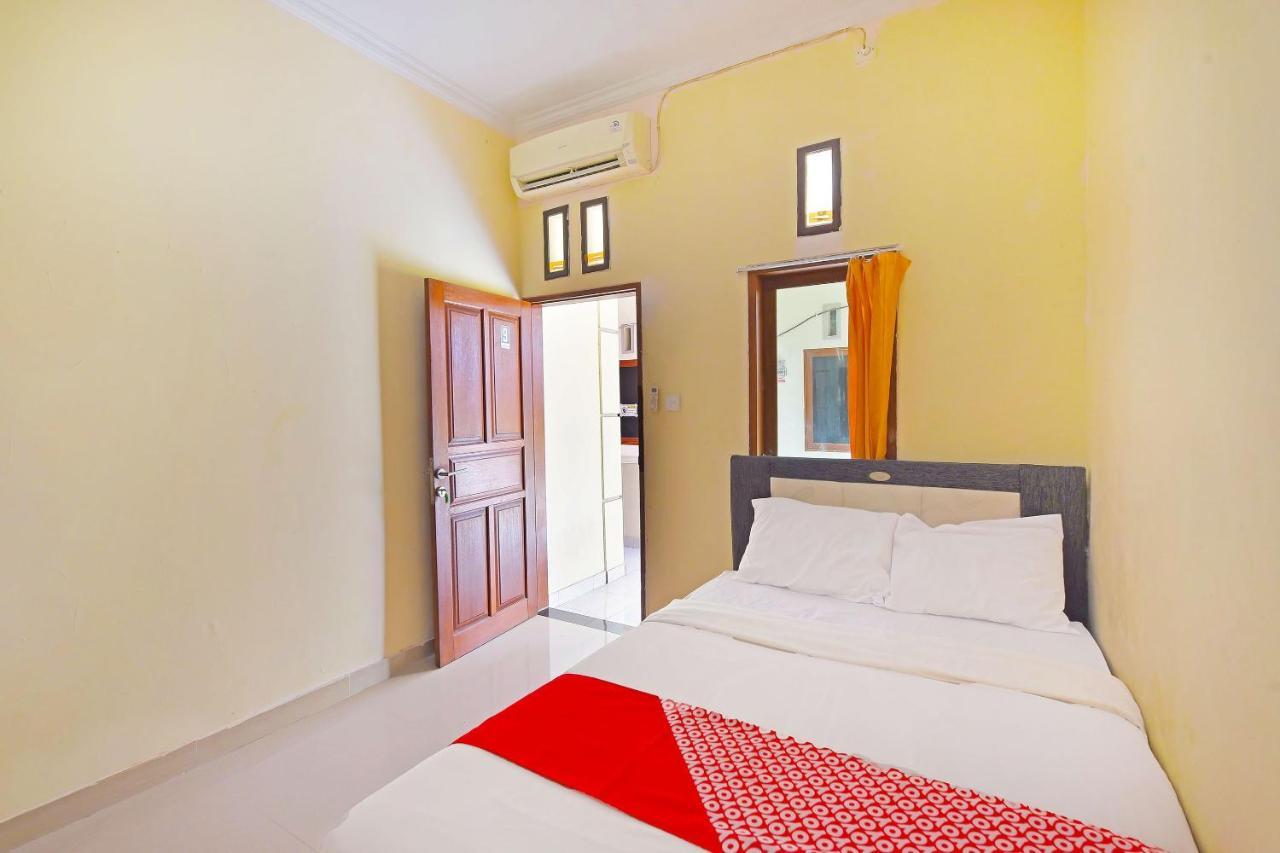 Oyo 91445 Sandat Guest House Денпасар Екстериор снимка