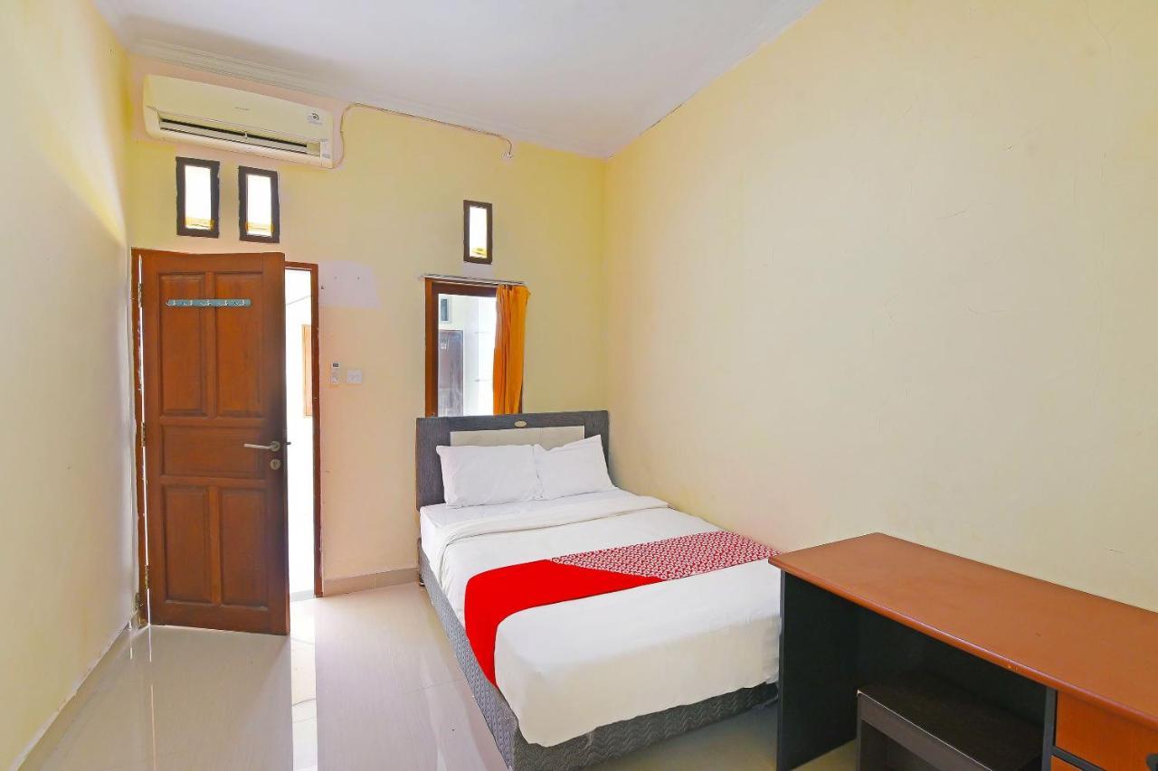 Oyo 91445 Sandat Guest House Денпасар Екстериор снимка