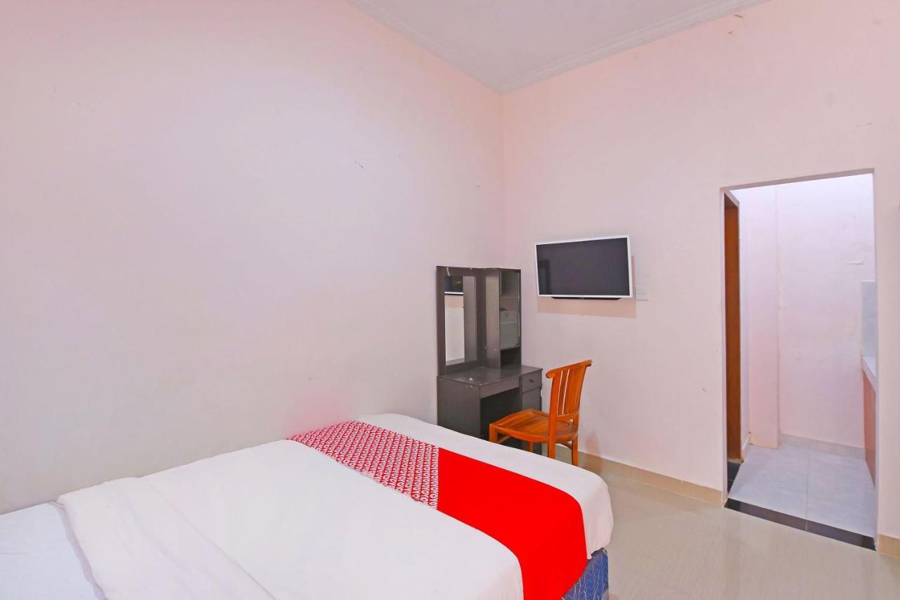 Oyo 91445 Sandat Guest House Денпасар Екстериор снимка